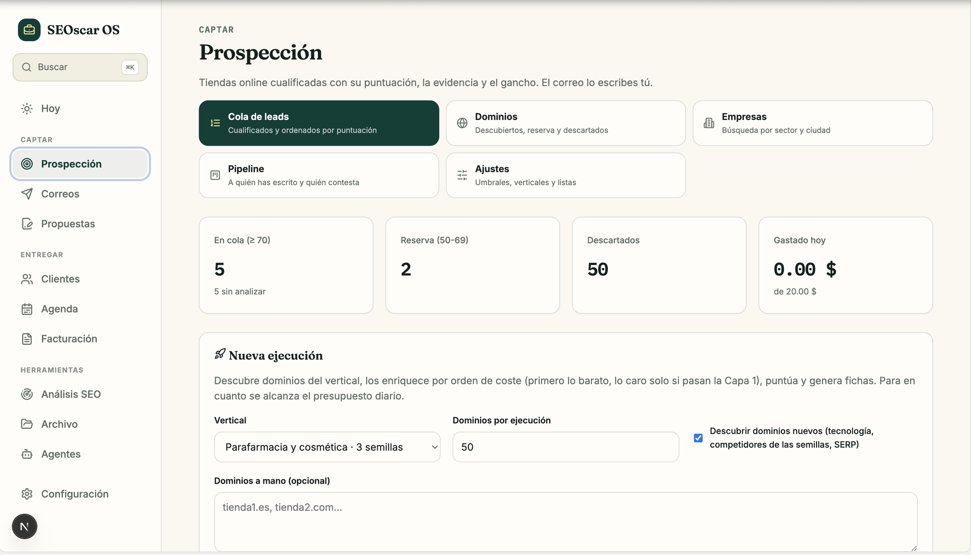 La cola de leads cualificados, con su puntuación y su evidencia.